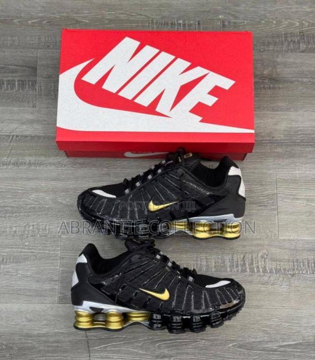 Nike Shox Tl Black/Gold Sneaker · Photo 2