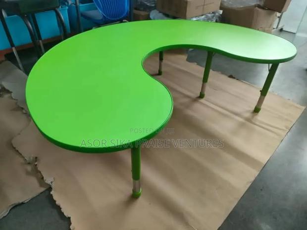 Kids Table Plastic · Photo 1