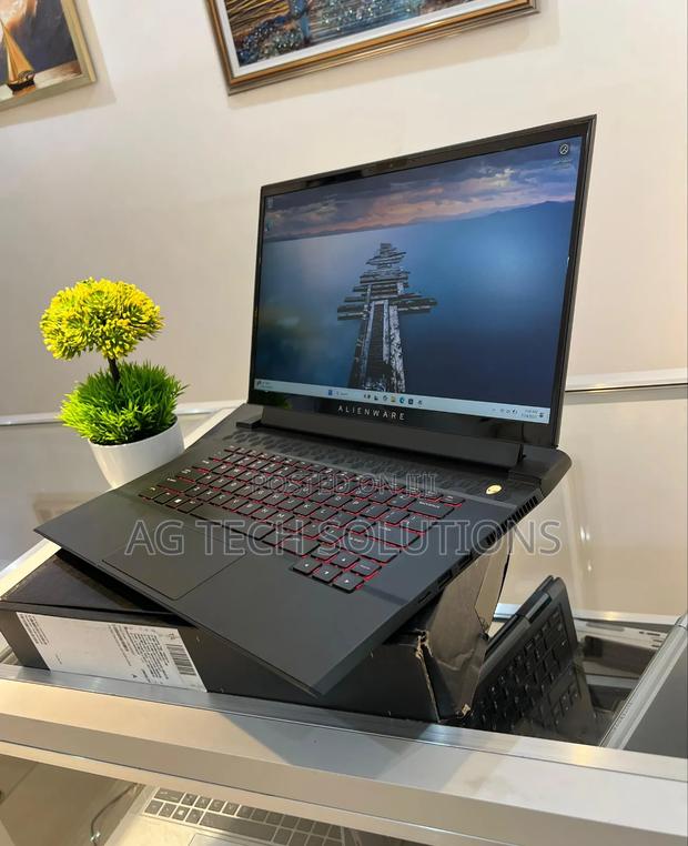 New Laptop Dell 16GB Intel Core i7 SSD 512GB · Photo 1