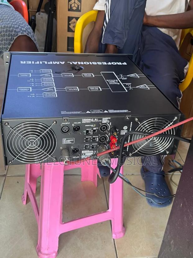 Electro-Voice (Ev) P-7300 Professional Amplifier · Photo 2