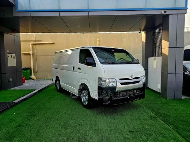 Toyota HiAce 2021 White · Photo 1