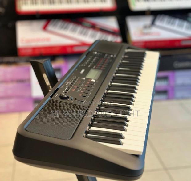 Yamaha PSR E383 Keyboard · Photo 1