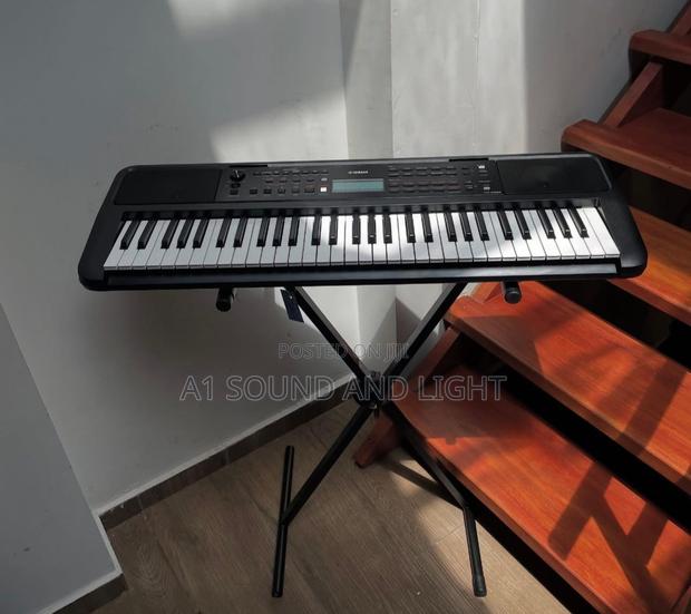 Yamaha PSR E383 Keyboard · Photo 2
