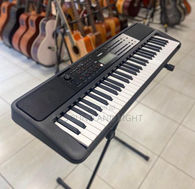 Yamaha PSR E383 Keyboard · Photo 3