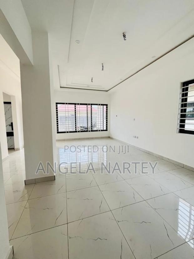 4bdrm House in Community 24, Tema Metropolitan for sale · Photo 2