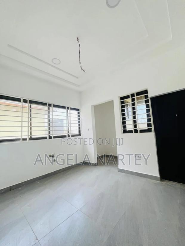 4bdrm House in Community 24, Tema Metropolitan for sale · Photo 3