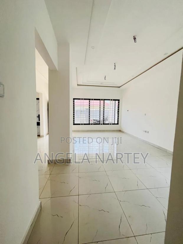 4bdrm House in Community 24, Tema Metropolitan for sale · Photo 5