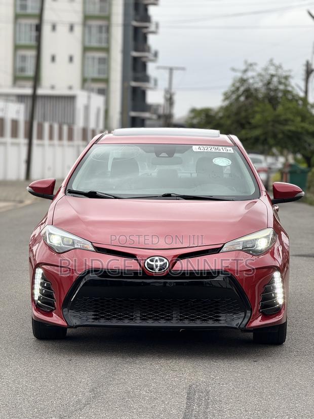 Toyota Corolla XSE 4dr Sedan (1.8L 4cyl CVT) 2017 Red · Photo 2