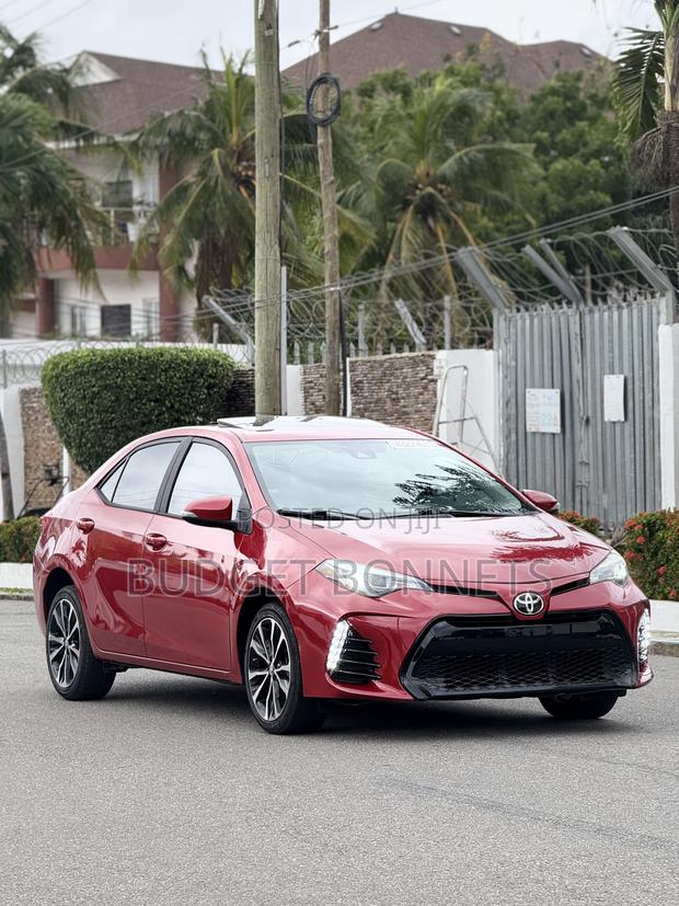 Toyota Corolla XSE 4dr Sedan (1.8L 4cyl CVT) 2017 Red · Photo 3