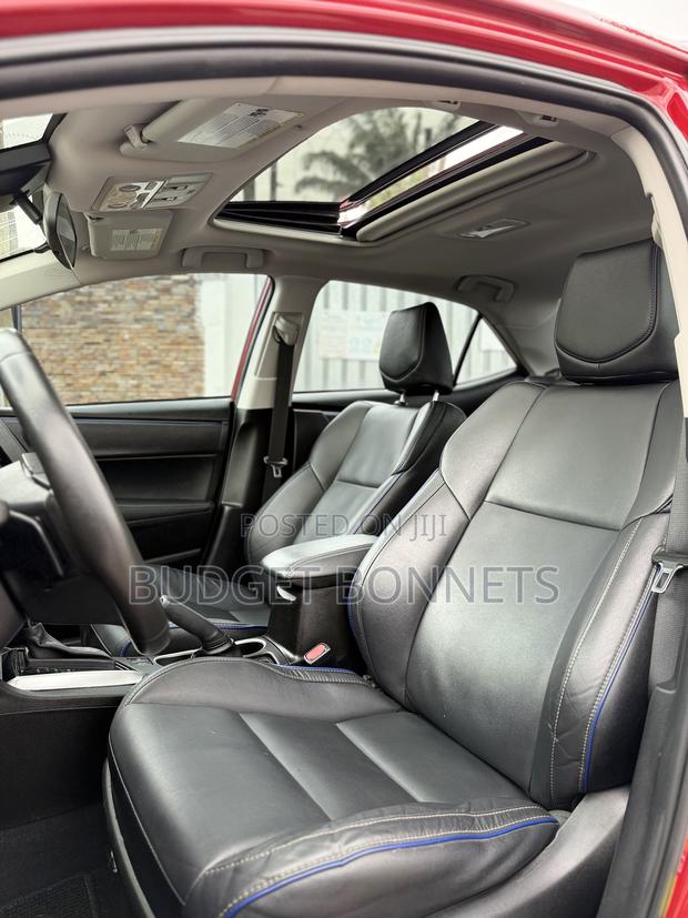 Toyota Corolla XSE 4dr Sedan (1.8L 4cyl CVT) 2017 Red · Photo 6