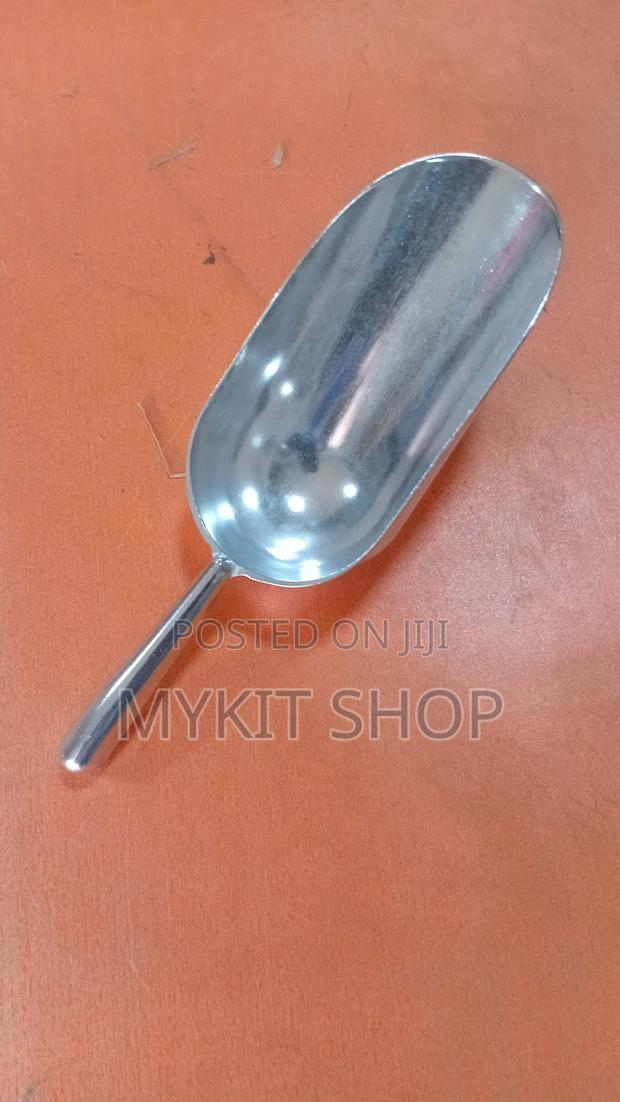 Small Metal Grain Scoop · Photo 1