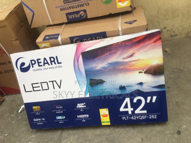 PLT-42yqsf-26z Pearl 42” Led FHD Digital Satellite Tv · Photo 1