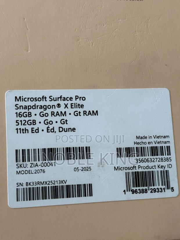 New Microsoft Surface Pro 11th Edition, a Copilot+ PC 16GB SSD 512GB · Photo 3