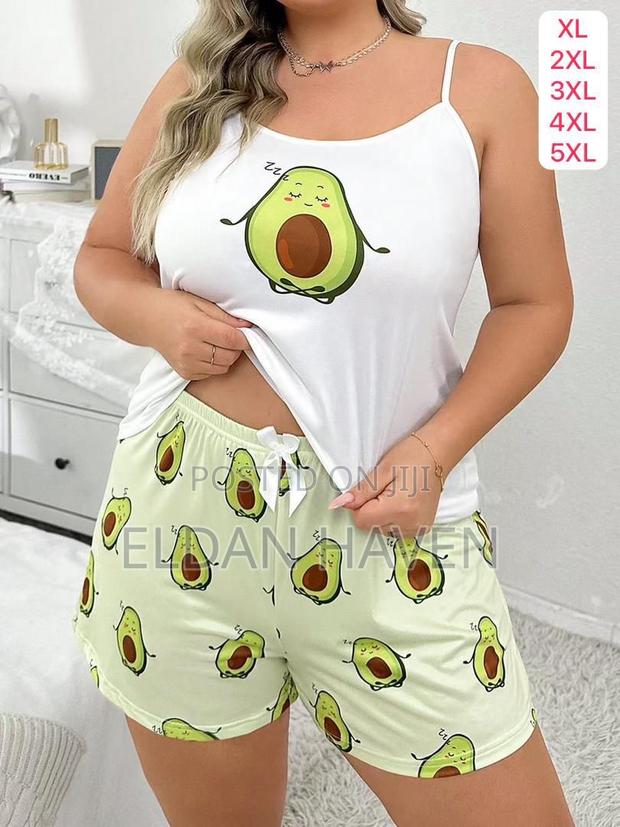 Leisure Wear With Rose Flower · Photo 2