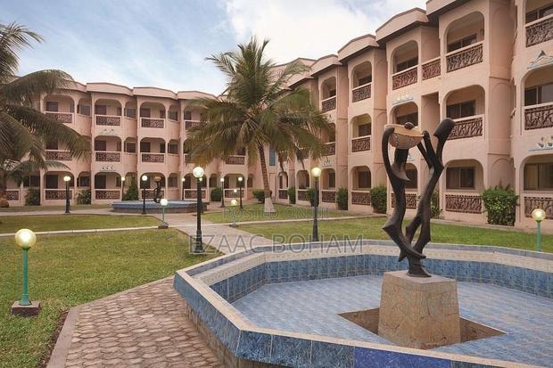 Beach Front Resort for Sale · Photo 2