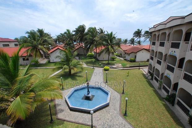 Beach Front Resort for Sale · Photo 3