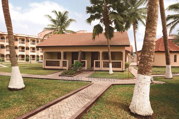 Beach Front Resort for Sale · Photo 6