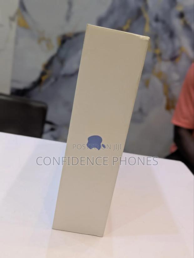 New Apple iPad 10.2 (2020) Wi-Fi 64 GB · Photo 3