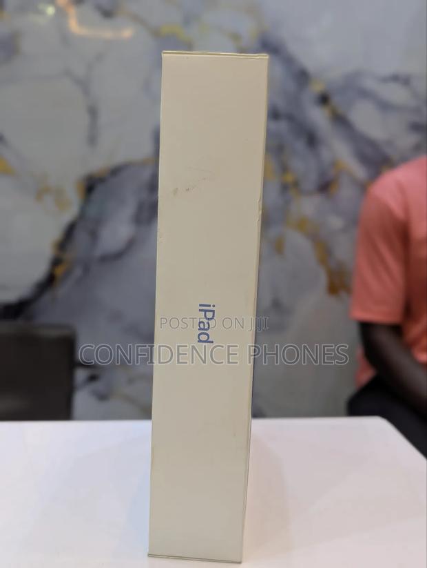 New Apple iPad 10.2 (2020) Wi-Fi 64 GB · Photo 4