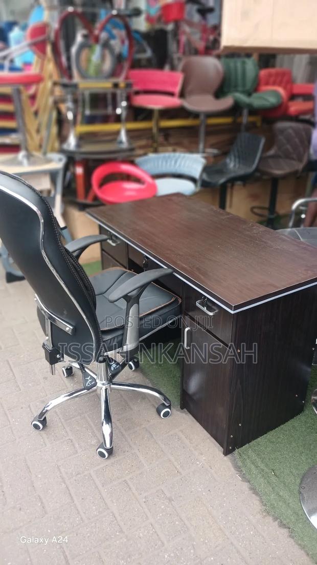 Executive Chair and Desk · Photo 2