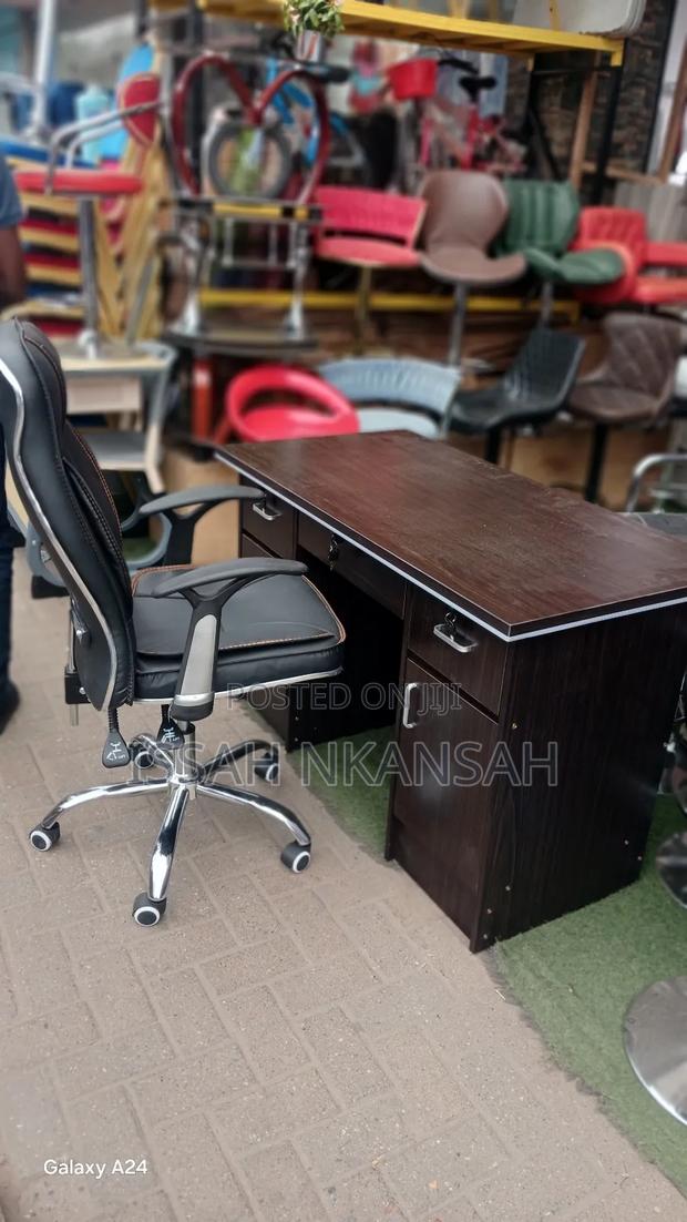 Executive Chair and Desk · Photo 4
