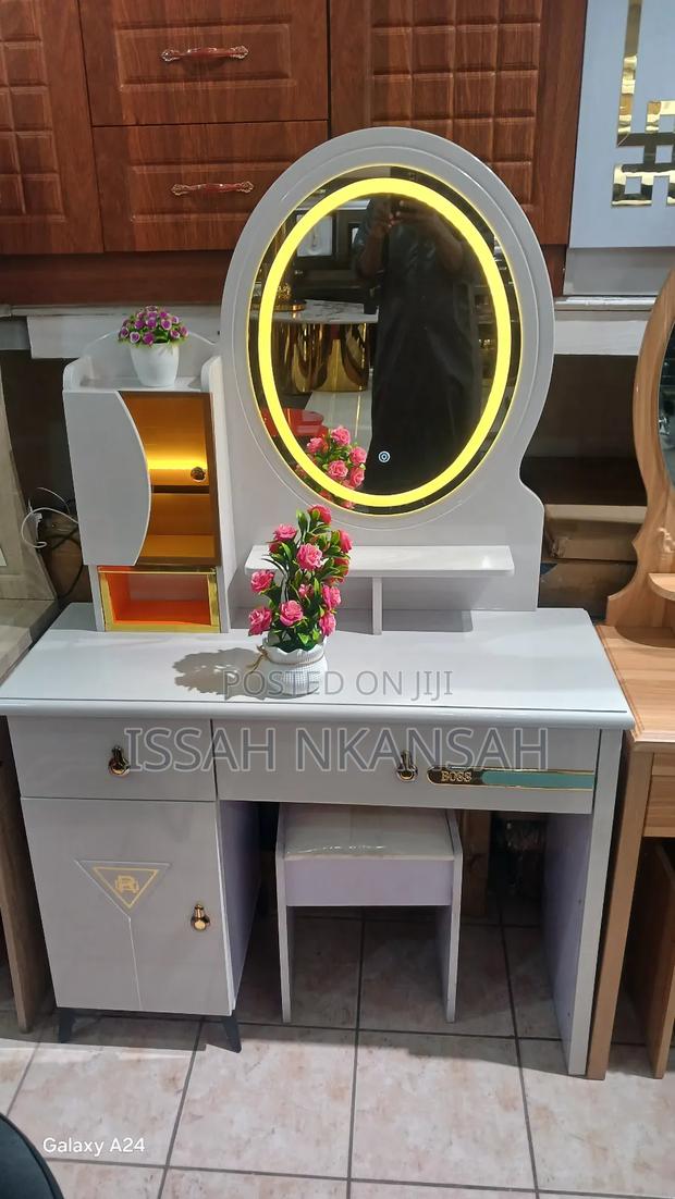 Dressing Mirror With Drawers and Light · Photo 1