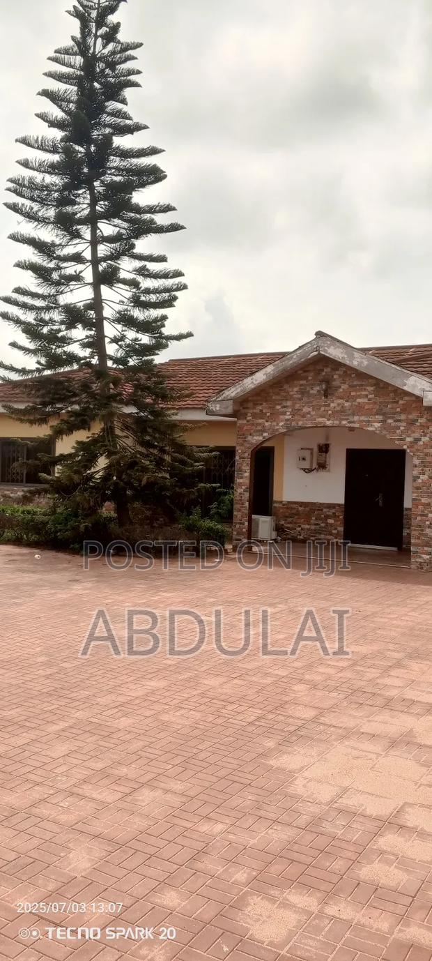5bdrm House in Abu Abdulai, East Legon for rent · Photo 2