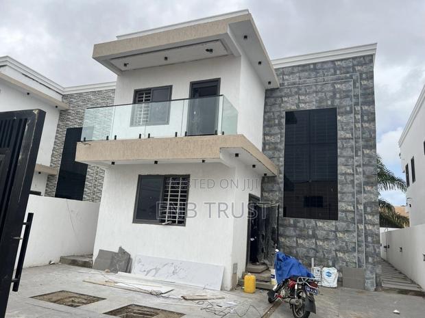 4bdrm Duplex in Baatsona for sale · Photo 1