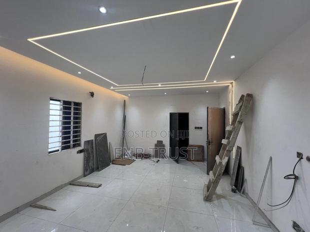 4bdrm Duplex in Baatsona for sale · Photo 8