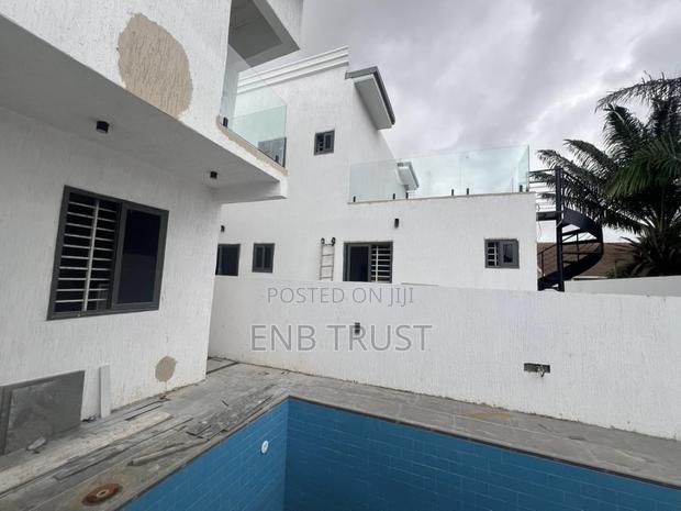 4bdrm Duplex in Baatsona for sale · Photo 6