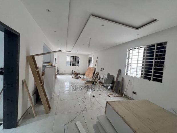 4bdrm Duplex in Baatsona for sale · Photo 4
