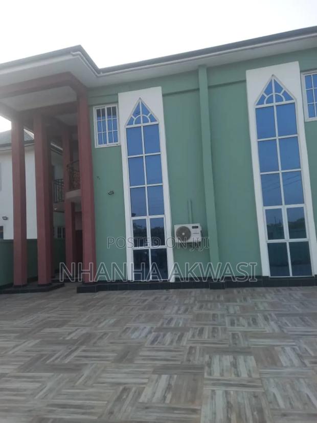 6bdrm House in Community 11, Tema Metropolitan for rent · Photo 1