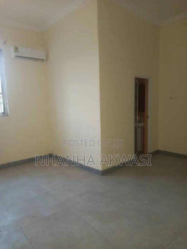 6bdrm House in Community 11, Tema Metropolitan for rent · Photo 2