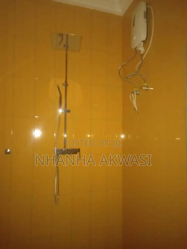 6bdrm House in Community 11, Tema Metropolitan for rent · Photo 3
