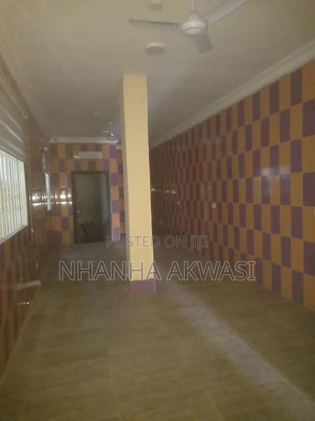 6bdrm House in Community 11, Tema Metropolitan for rent · Photo 4
