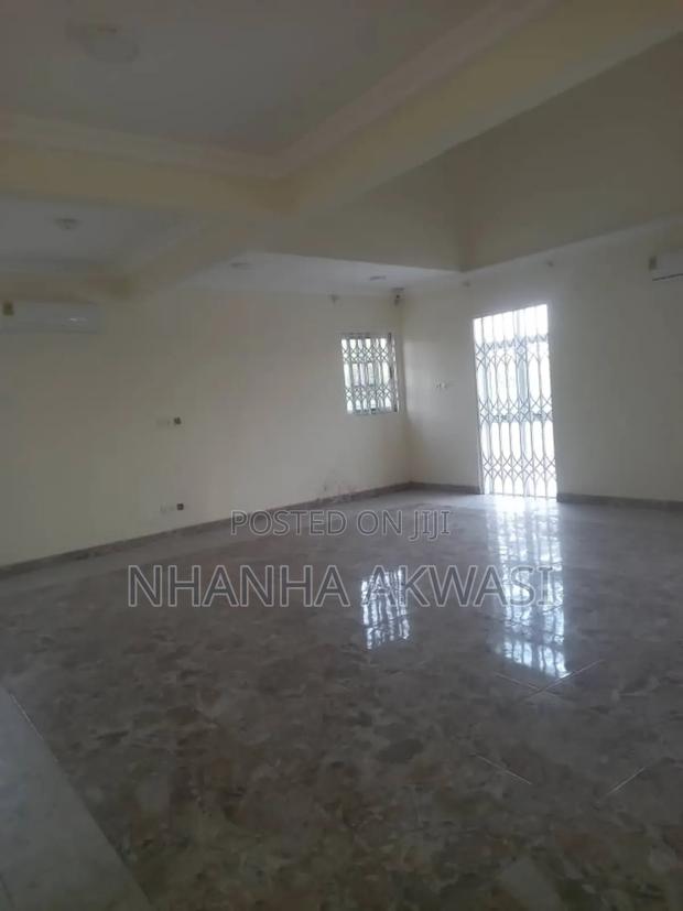 6bdrm House in Community 11, Tema Metropolitan for rent · Photo 5