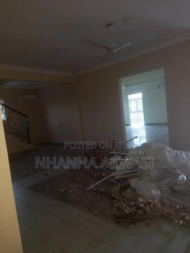6bdrm House in Community 11, Tema Metropolitan for rent · Photo 8