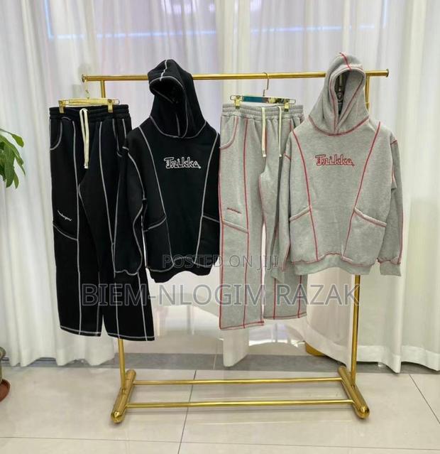 Thick Hooded Top N Down Available in Stock · Photo 4