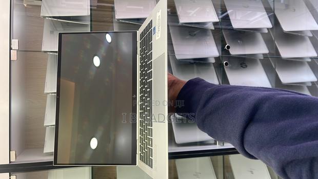 Laptop HP EliteBook 1040 G8 16GB Intel Core i7 SSD 512GB · Photo 1