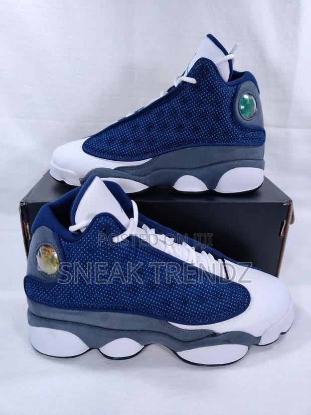 Air Jordan R13 Midnight Blue and White · Photo 2
