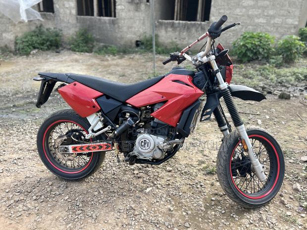 Motorcycle 2015 Red · Photo 2