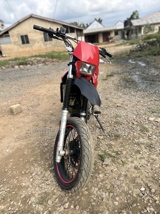 Motorcycle 2015 Red · Photo 4