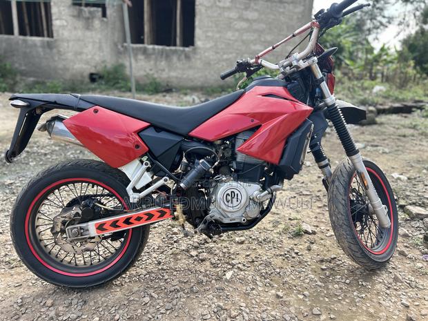 Motorcycle 2015 Red · Photo 1