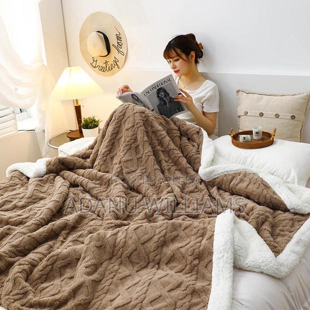 Top Notch Double Sided Fleece Flannel Blanket · Photo 1