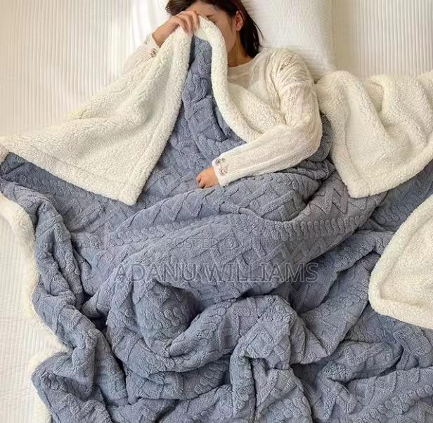 Top Rated Warm Soft Double Sided Fleece Flannel Blanket · Photo 1