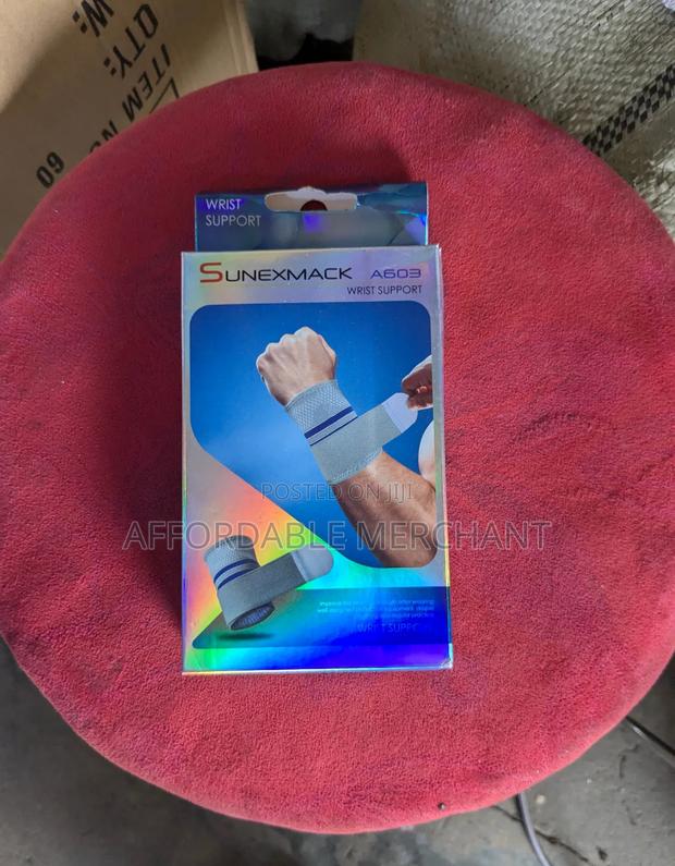 Wrist Support Brace for Pain Relief · Photo 1