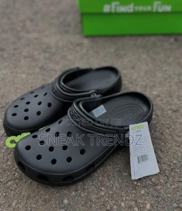 Original Crocs Smooth Pure Black · Photo 1