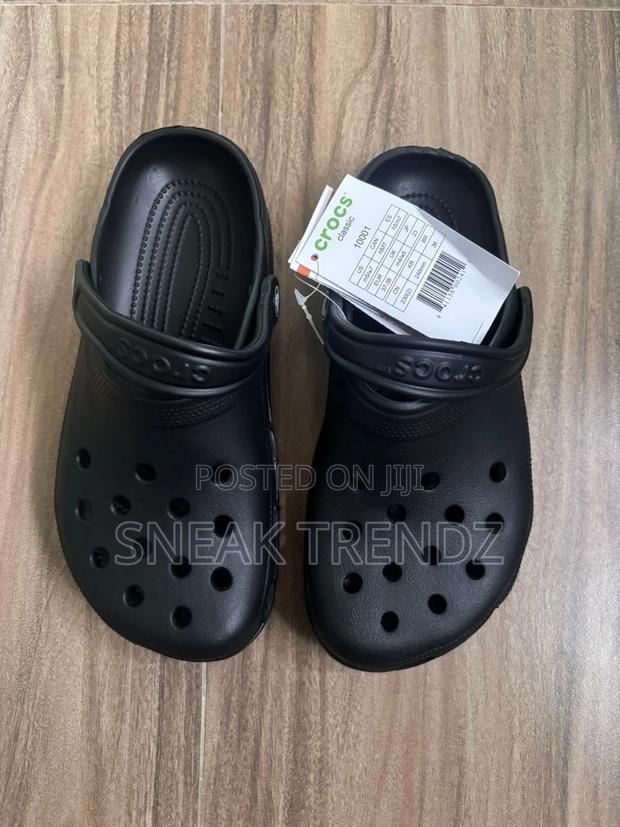 Original Crocs Smooth Pure Black · Photo 3