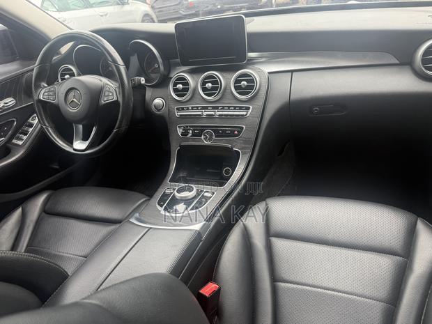 Mercedes-Benz C300 Sport Sedan RWD (2.0L 4cyl 7A) 2017 Silver · Photo 3