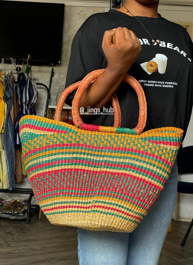 Bolga Handwoven Oval Bag · Photo 2